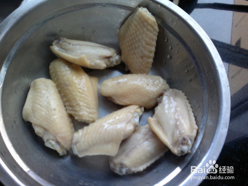 赤酱油亮的红烧鸡翅中的做法