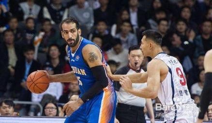 CBA外援挑衅，国内球员吃尽苦头