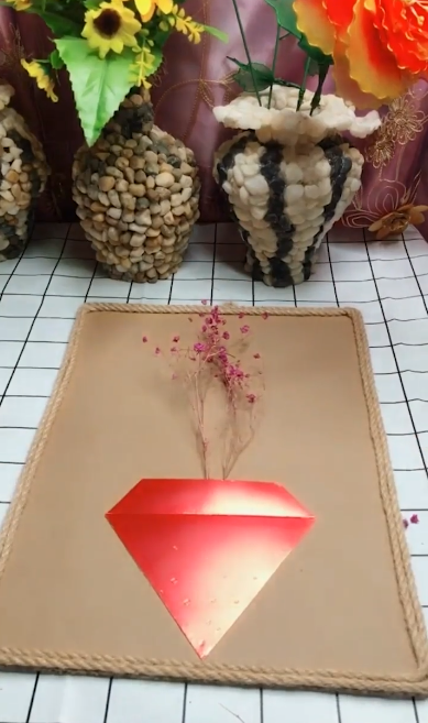 儿童手工纸板墙饰怎么做？