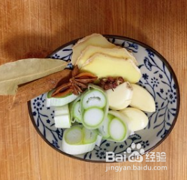 小鸡炖蘑菇的做法