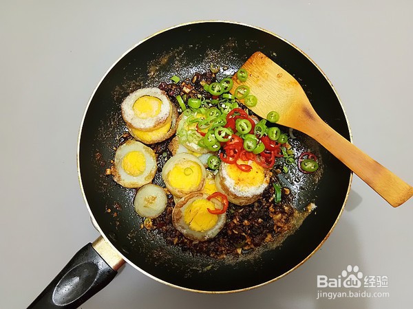 香辣金钱蛋的家庭制作方法