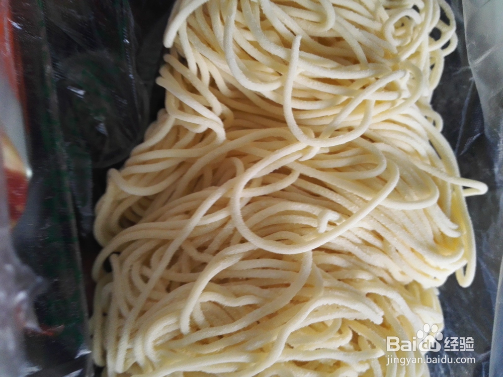 如何弄一顿鸡蛋火腿肠金针菇青菜面二