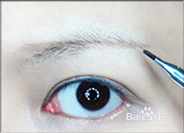 平眉妆的化妆技巧