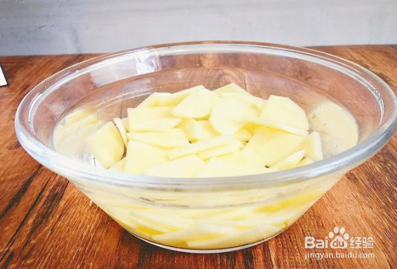 土豆片炒肉的做法