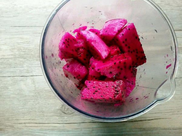 火龙果红提牛奶冰