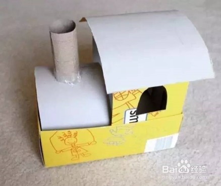 家里不用的装鞋子的纸箱，可以变成小火车啦