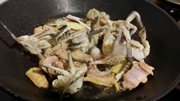 白贝豆腐土鸡花蟹煲