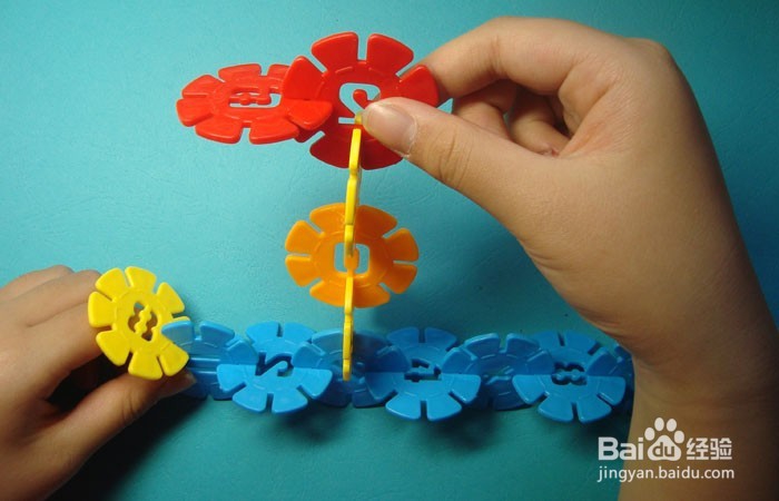 雪花片如何拼装小帆船图形