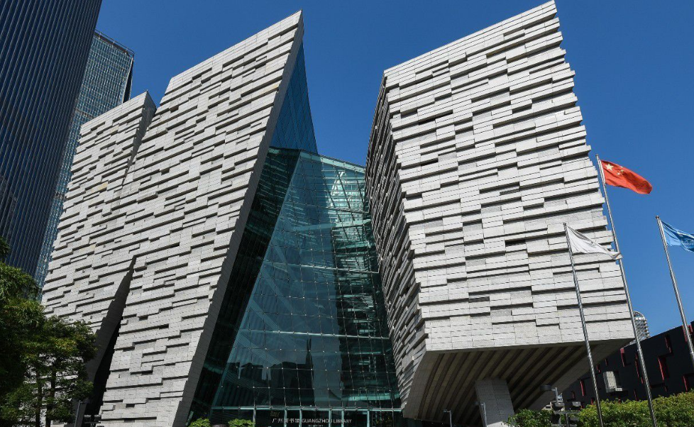 广州图书馆新馆（珠江新城）每日开放时间是几点到几点？周几闭关？节假日有没有不同？要具体一点的，不要