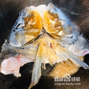 食补养生鱼头炖豆腐