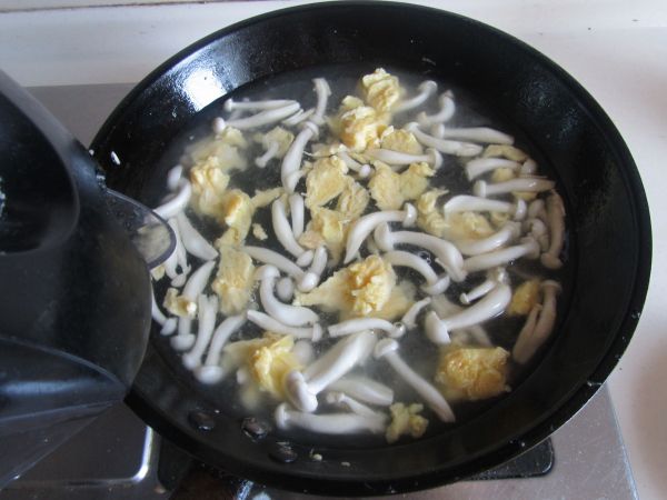 白玉菇鸡蛋豆腐羹