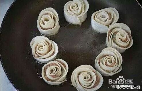 家常美味玫瑰花饺子