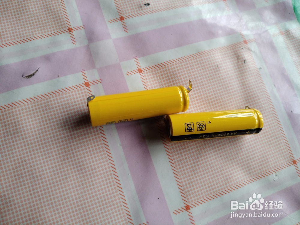 电池老化的剃须刀更换电池