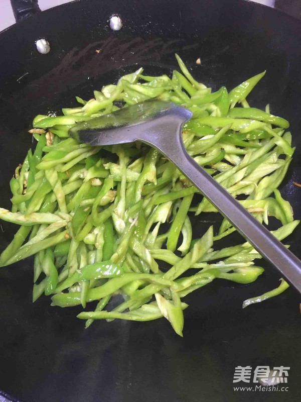 青椒炒河虾的做法