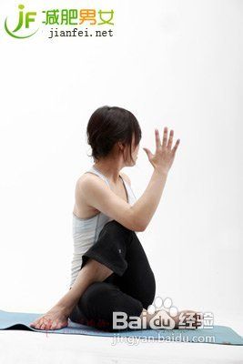 懒人简单五式瘦身瑜伽