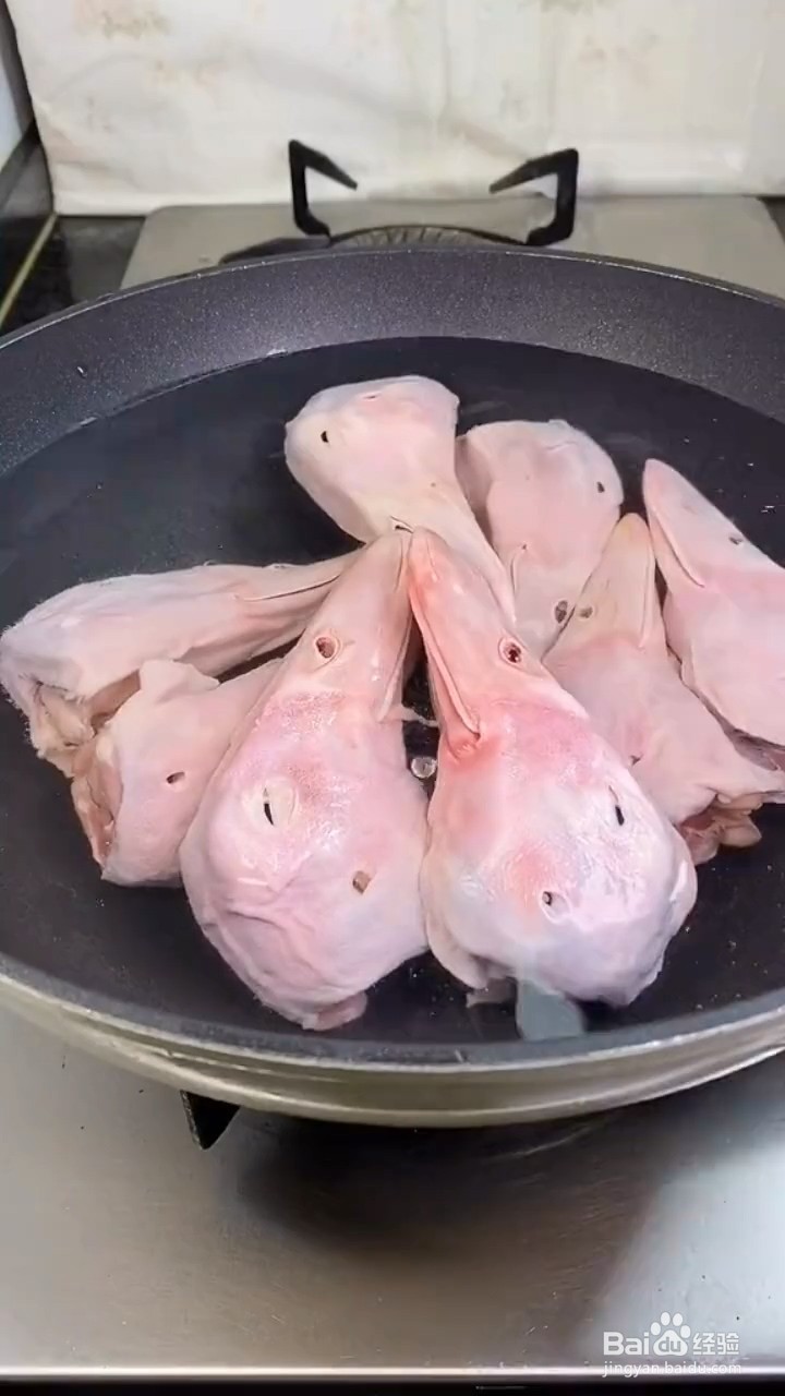 如何制作卤鸭头