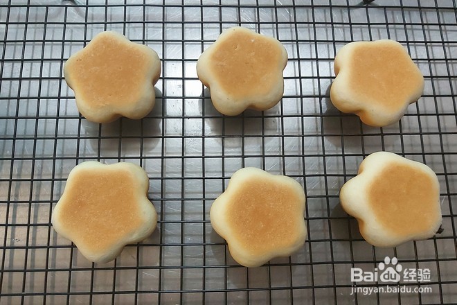 蓝莓果酱小餐包的做法