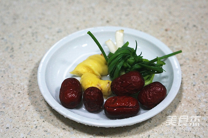 金针菜炖五花肉