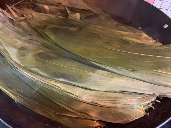 广东家常咸蛋黄肉粽子