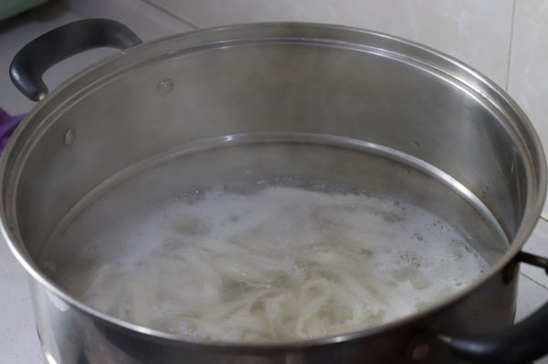 冬笋鸡翅刀削面