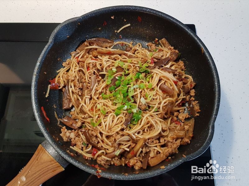 茄子肉末焖面怎么做
