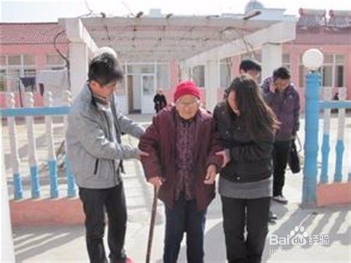 老人跌倒什么时候不能扶