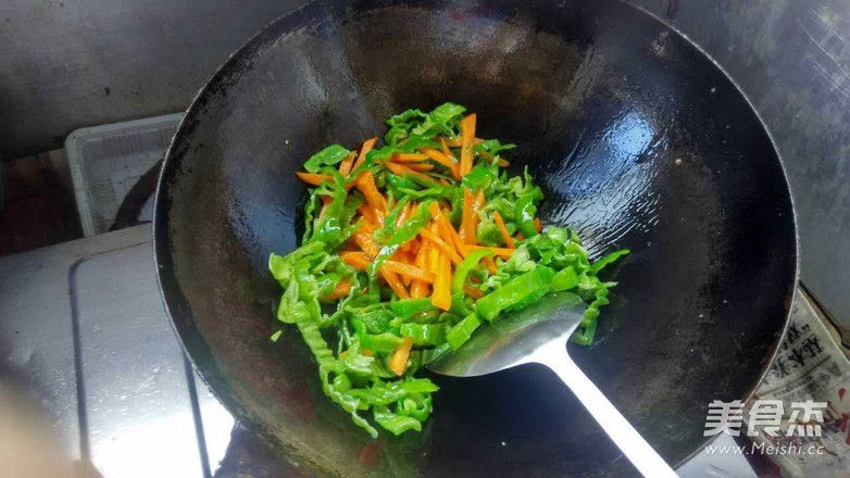 青椒炒鹅肠的做法