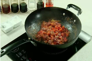 【手工美食】喷香的番茄牛肉汤让人直流口水