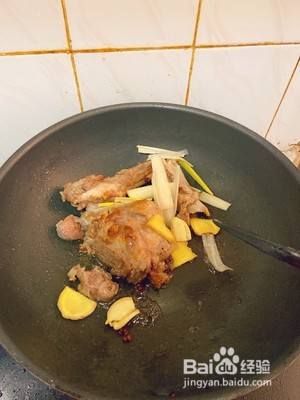 红焖羊骨头的做法