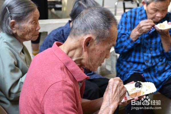 高龄老人喝水困难怎么办