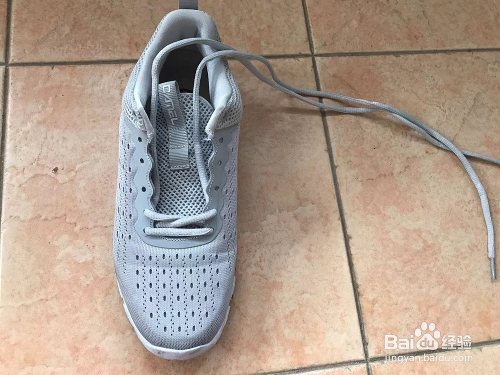 五孔花式系鞋带方法