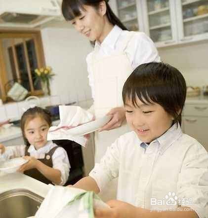 孩子总是啃指甲怎么办