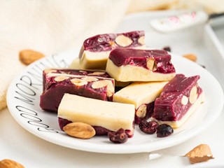 双色坚果牛轧糖怎么做？