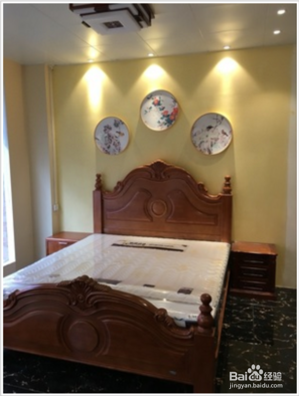 一个小小的创意挂法可以让您的墙壁充满生气活力