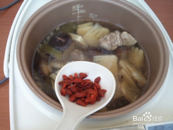 如何制作春笋排骨汤