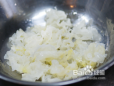 冬季护肤、滋阴润肺滋补-木瓜雪莲子银耳糖水