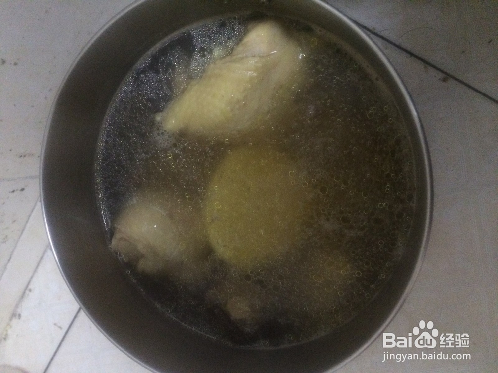 怎么做香菇鸡腿土豆汤?