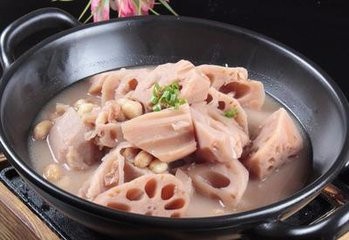 莲藕排骨汤的做法