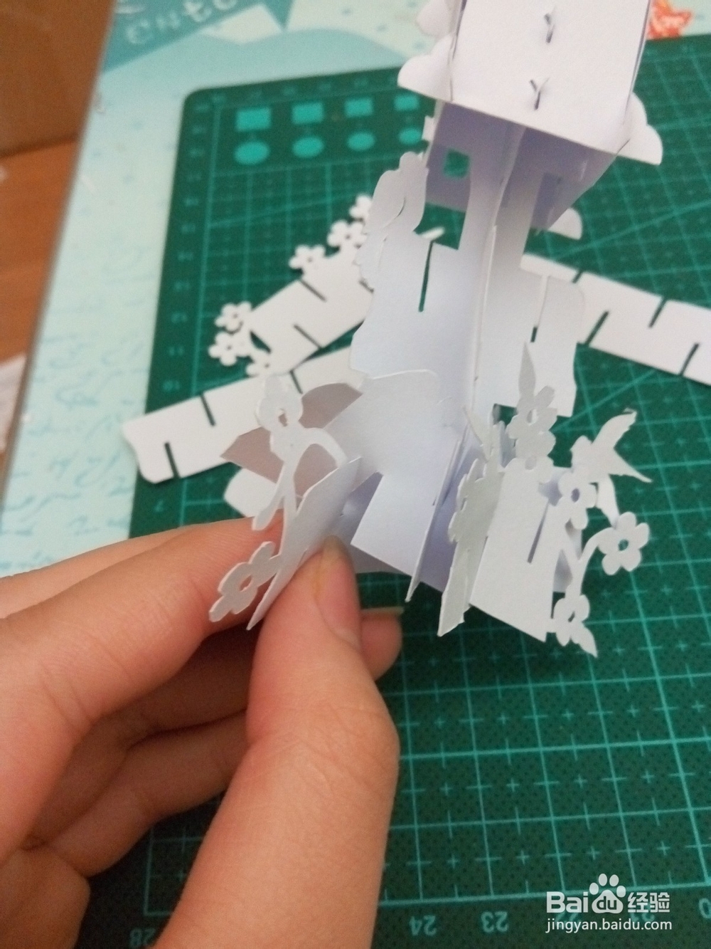 DIY手工剪纸3D立体鸟屋