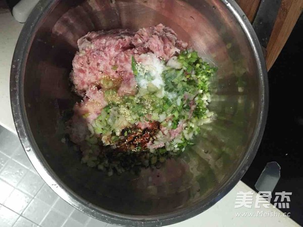 酱肉包子的做法