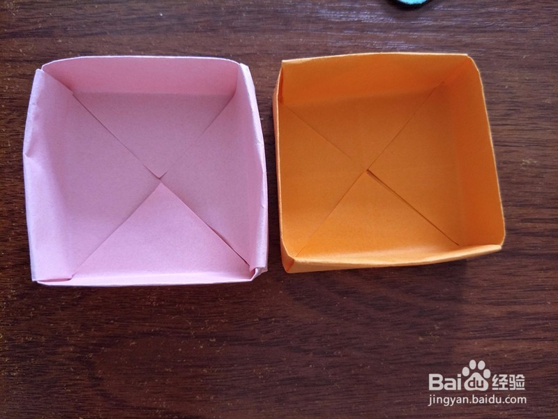 <b>如何折叠一个放坚果壳的盒子</b>