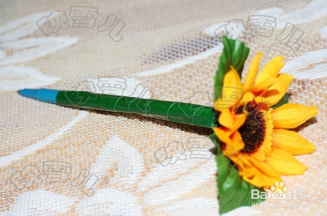 如何用胶花装饰笔