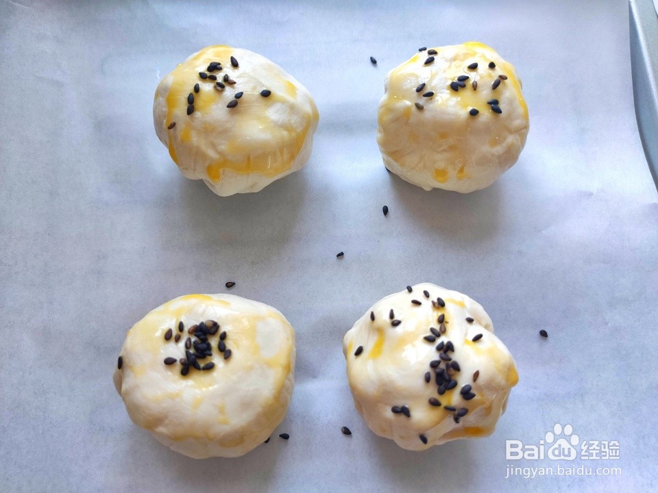 外酥里嫩，层次分明懒人蛋黄酥新做法。