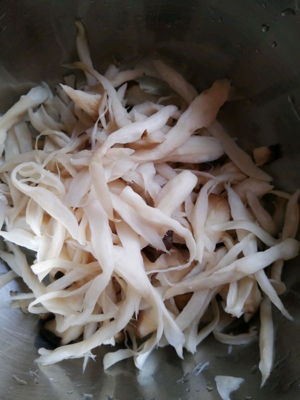 手撕杏鲍菇炒肉丝