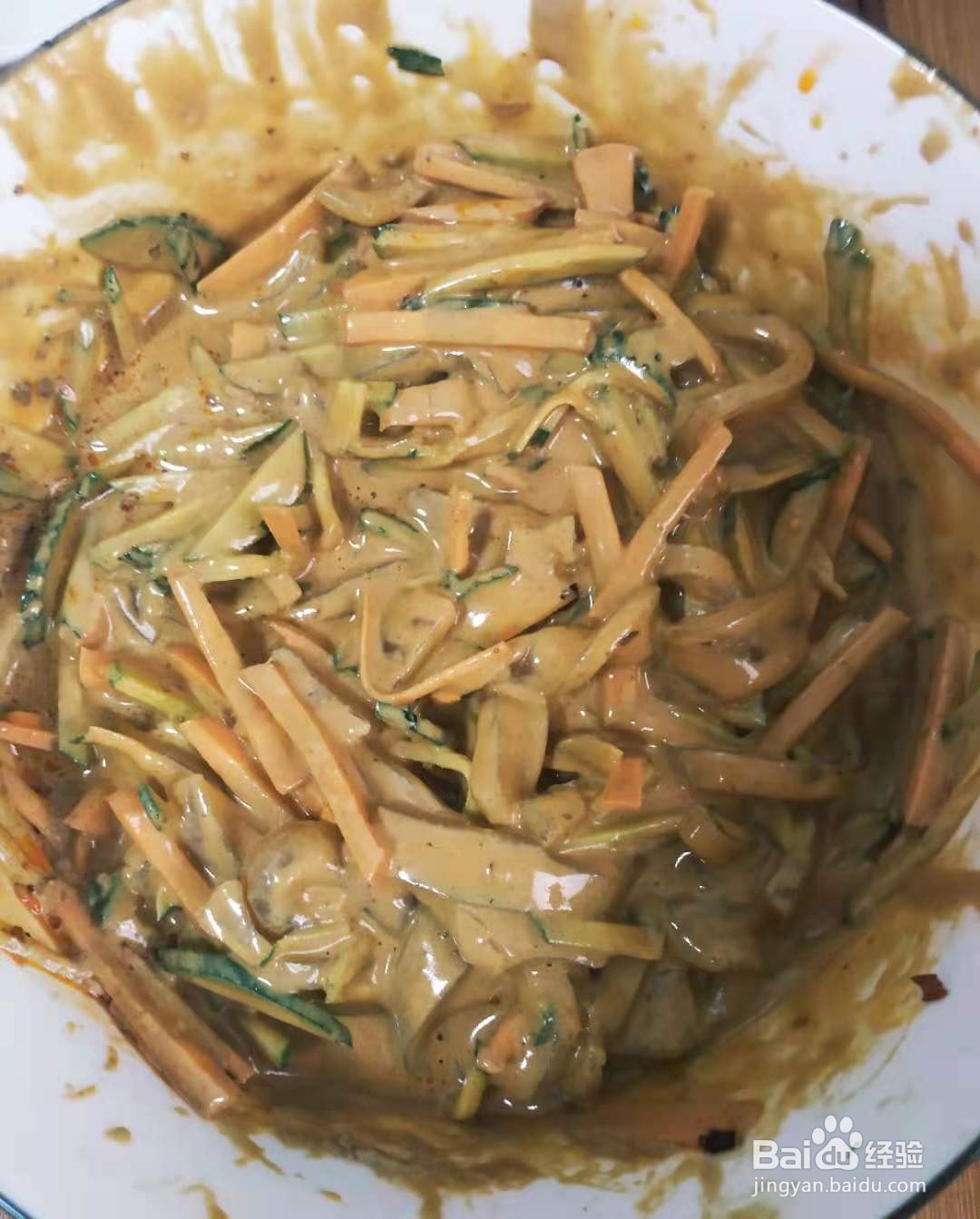 如何制作东北风味的五彩拉皮