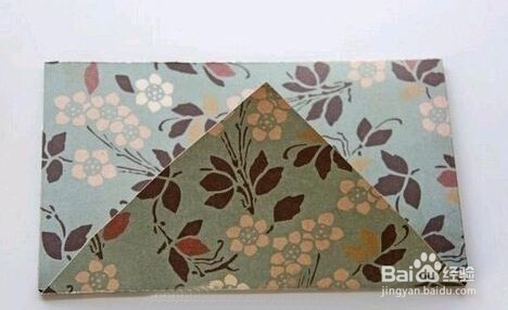 如何将心形图案纸张折成信封折纸手工