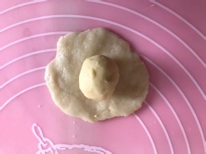 蛋黄酥,只需松弛一次的做法,适合新手