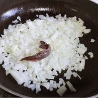 制作番茄沙丁鱼意面