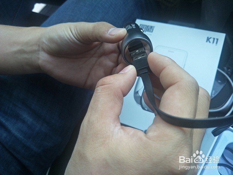 锋范加装圆盾K11车载无线充安装操作