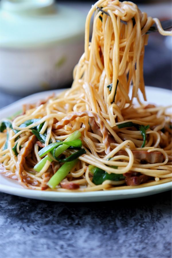 韭菜鸡蛋干炒面